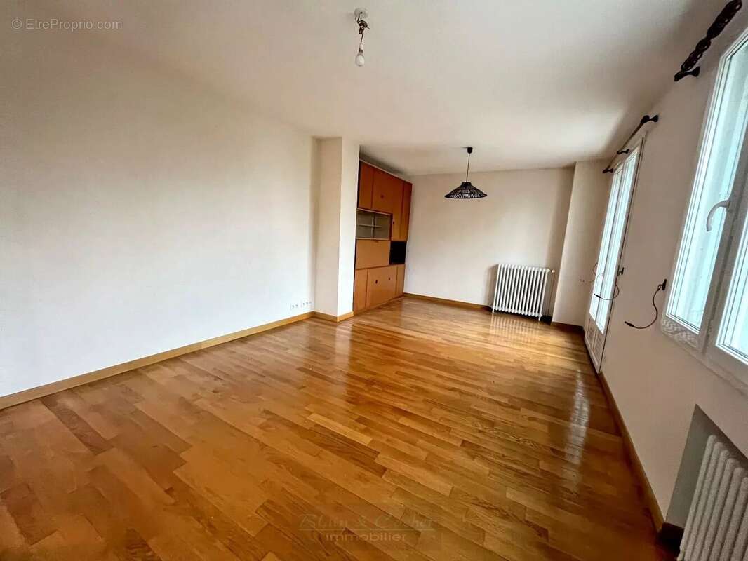 Bel appartement avec dressing, garage et cave - photo 3