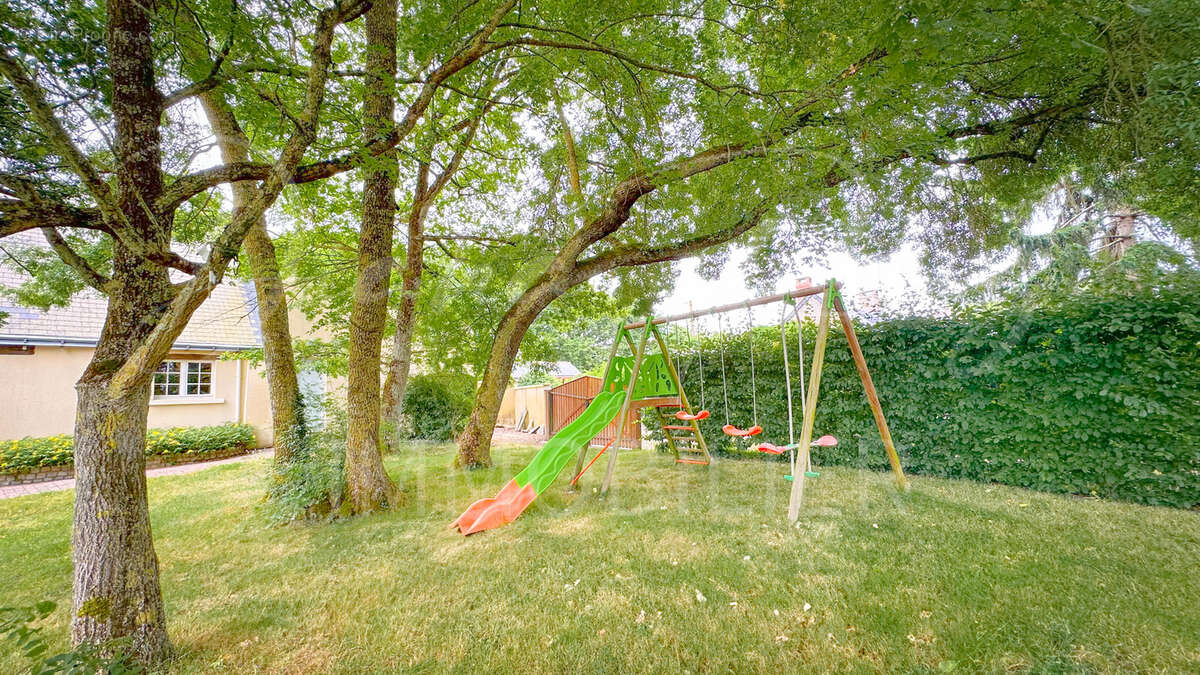 Maison à BRISSAC-QUINCE