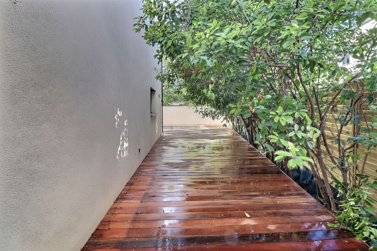 Maison à GALLARGUES-LE-MONTUEUX