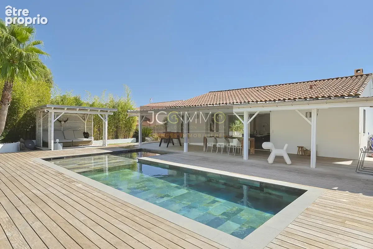 Villa de plain-pied + garage et piscine traditionnelle, bar, pool-house, et nombreuses annexes - photo 16