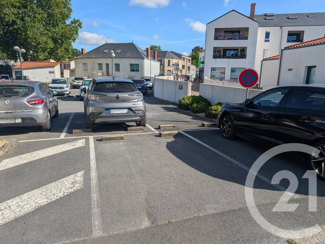 Parking à TALMONT-SAINT-HILAIRE