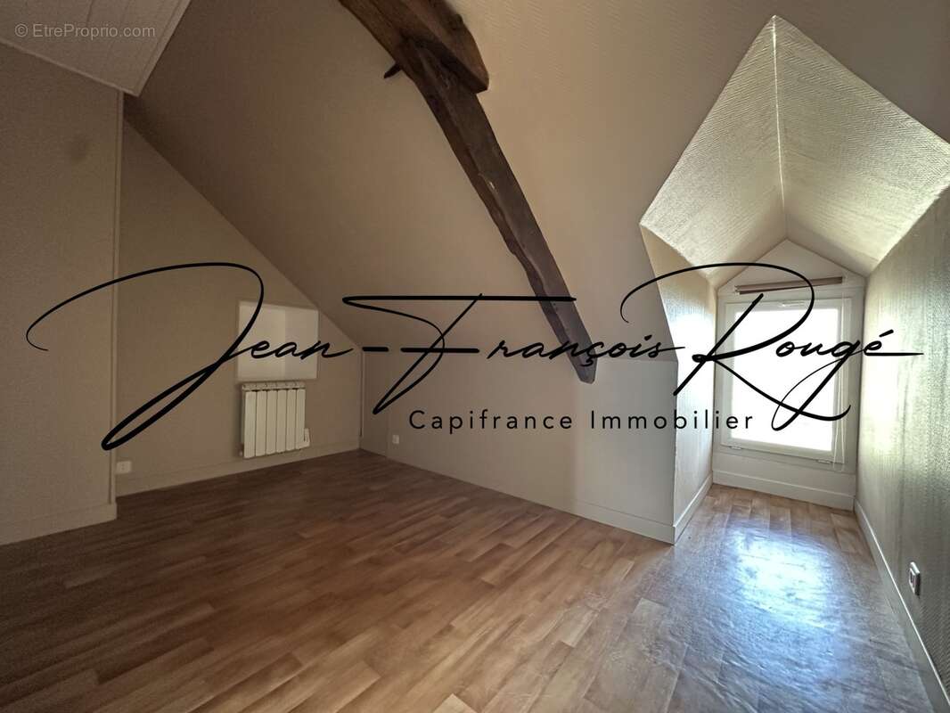 Face à l'église Saint-Pierre, appartement T3 de 72 m², dans une petite copropriété !!! - photo 8