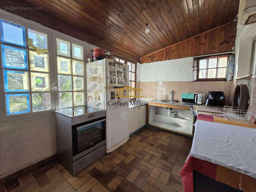 Maison à VIC-LA-GARDIOLE