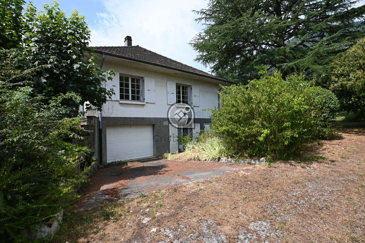 Corenc - Maison individuelle pleine de charme   165 m2   Terrain arboré d’environ 900 m2 - photo 4