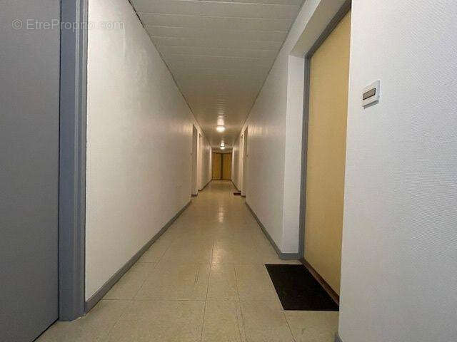 Et des parties communes entretenues, - Appartement à POITIERS