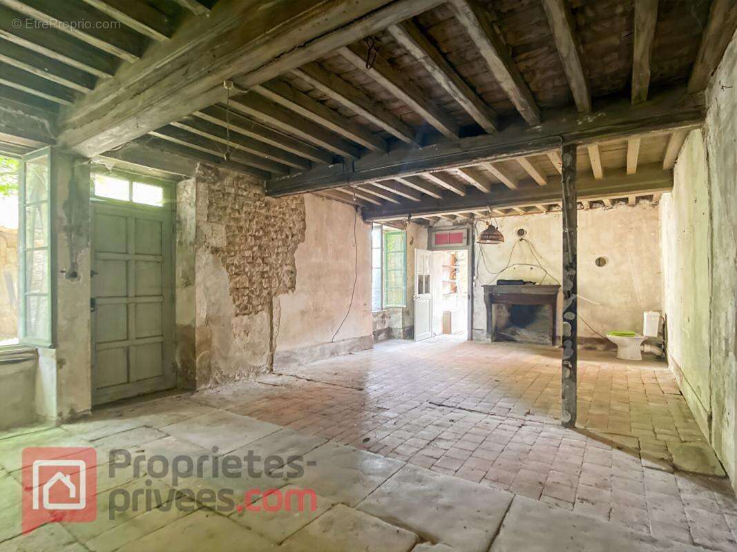 Maison à VAULT-DE-LUGNY