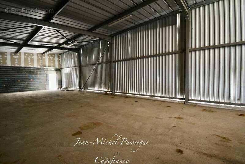 Commerce à MONTREJEAU