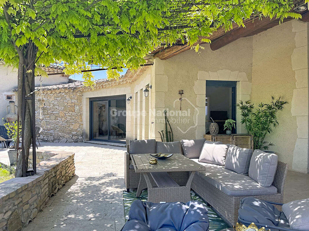 Maison à SAINTE-CECILE-LES-VIGNES