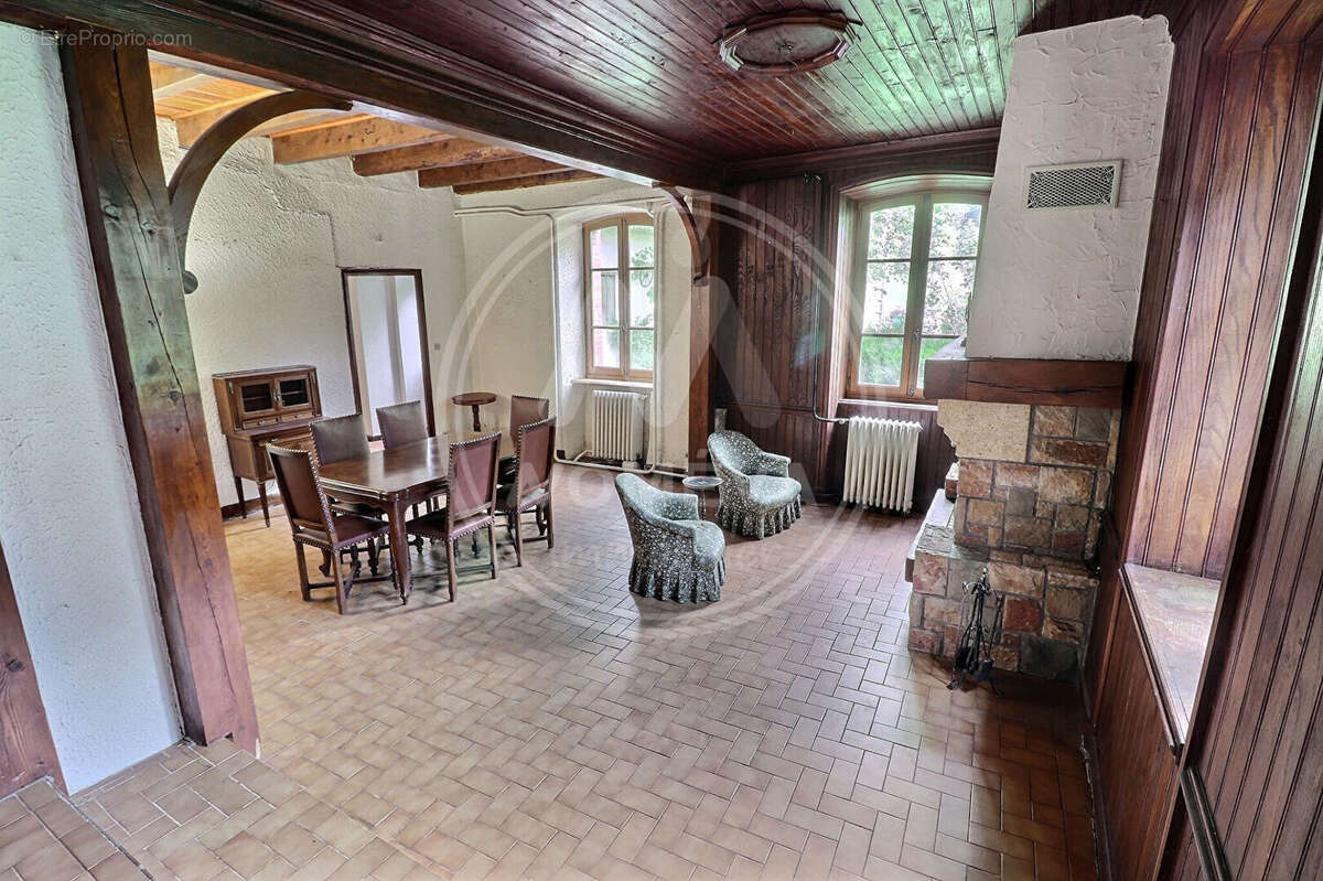 Maison à MONTREGARD