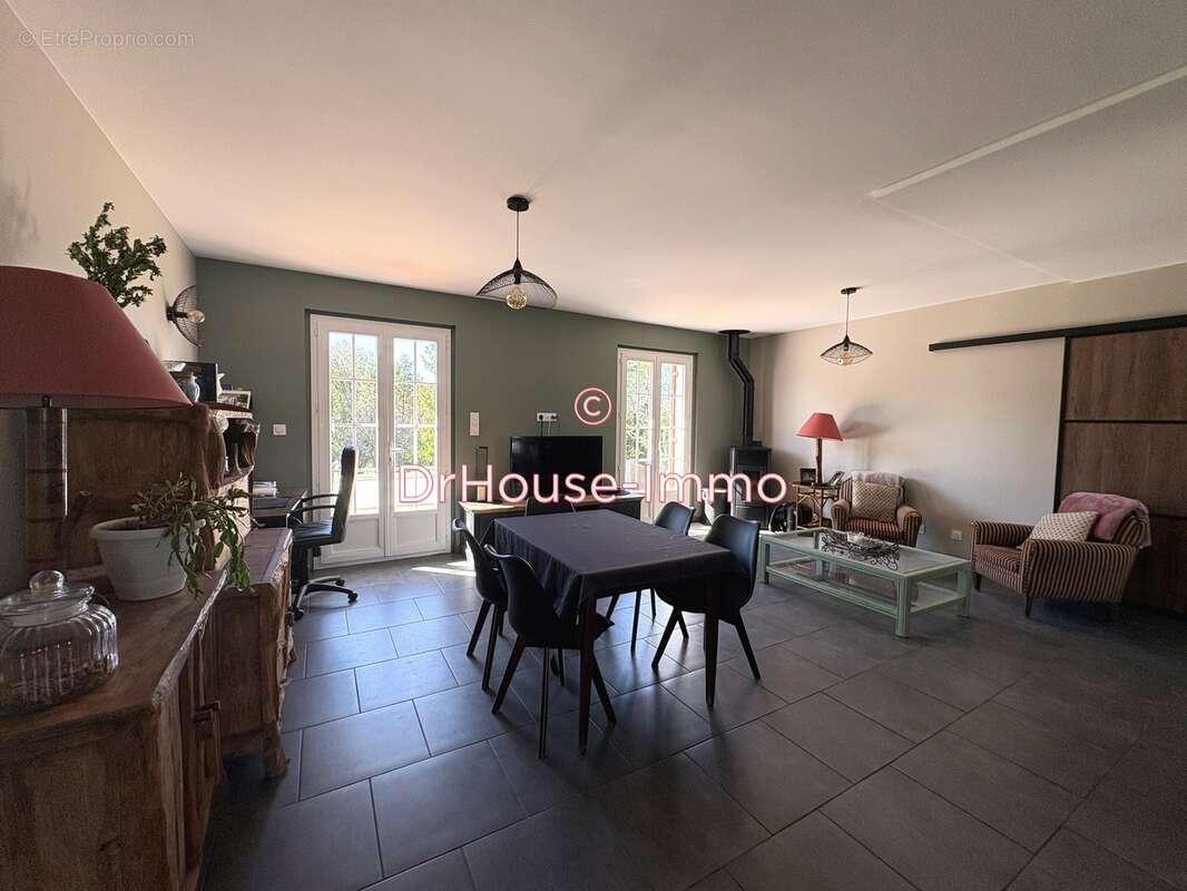 Maison à BOURDEILLES