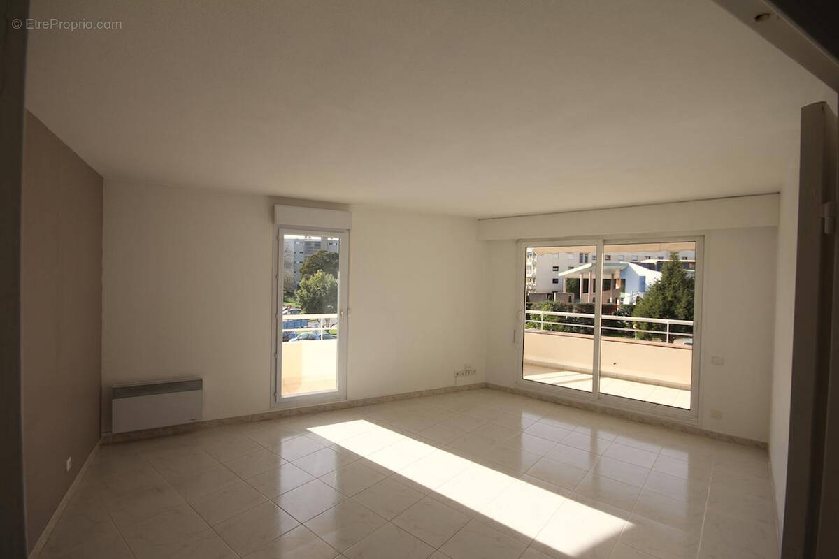 Appartement à MANDELIEU-LA-NAPOULE