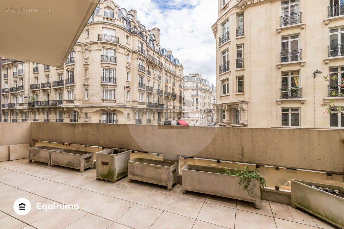 Appartement à PARIS-7E