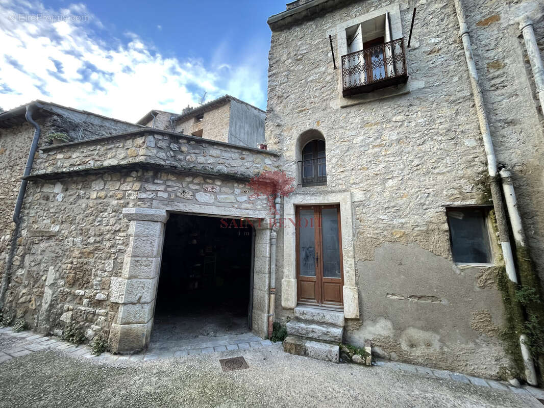 Maison à SAINT-GUILHEM-LE-DESERT