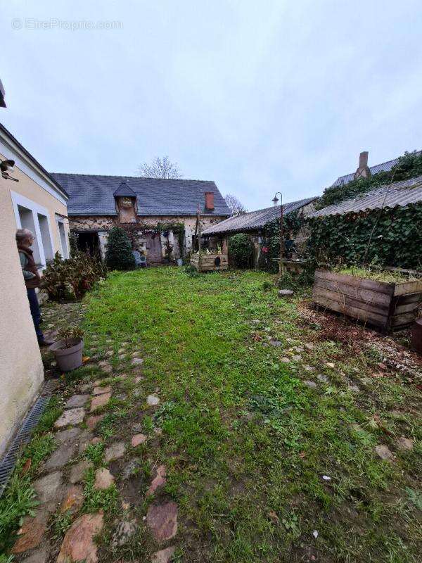 Maison à VILLEVEQUE