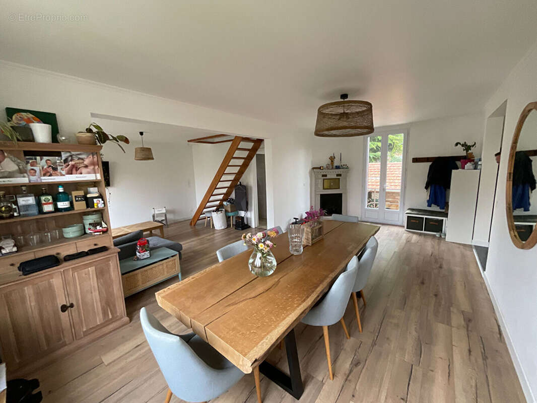 Maison à MAURECOURT