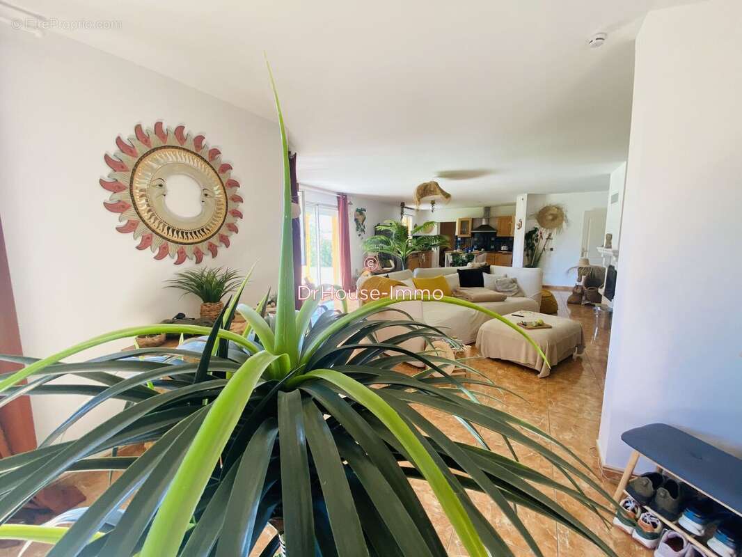 Maison 131 m² à Pomas  - photo 10