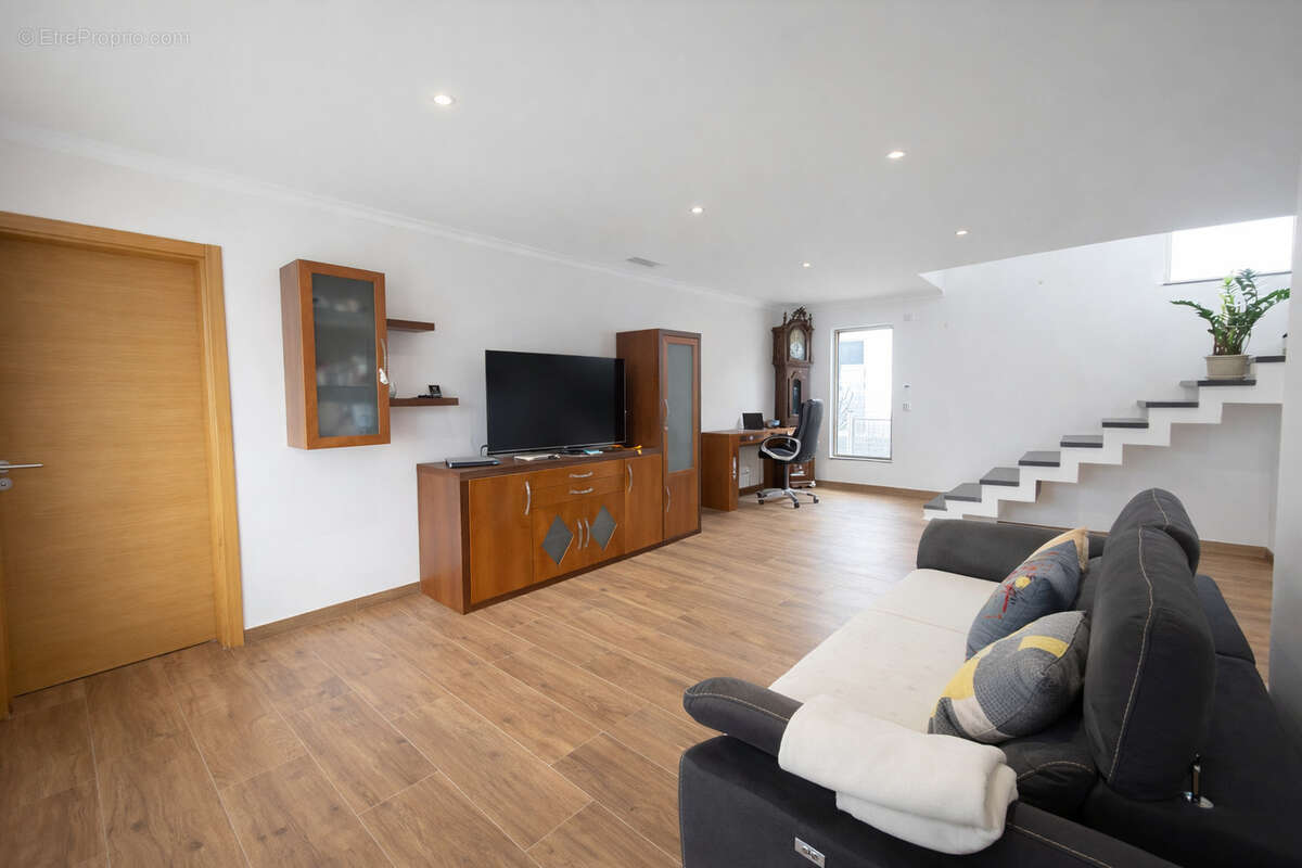 Maison à SAINT-LAURENT-DE-LA-SALANQUE