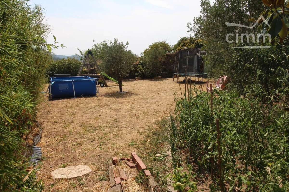 A vendre une maison de 150m² habitables avec un un jardin et une source - photo 9