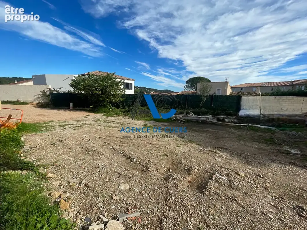 Terrain plat et viabilisé Cuers 196m² - photo 2