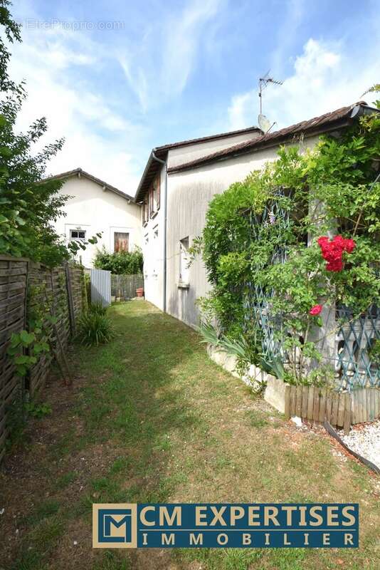 Maison à SAINT-ASTIER