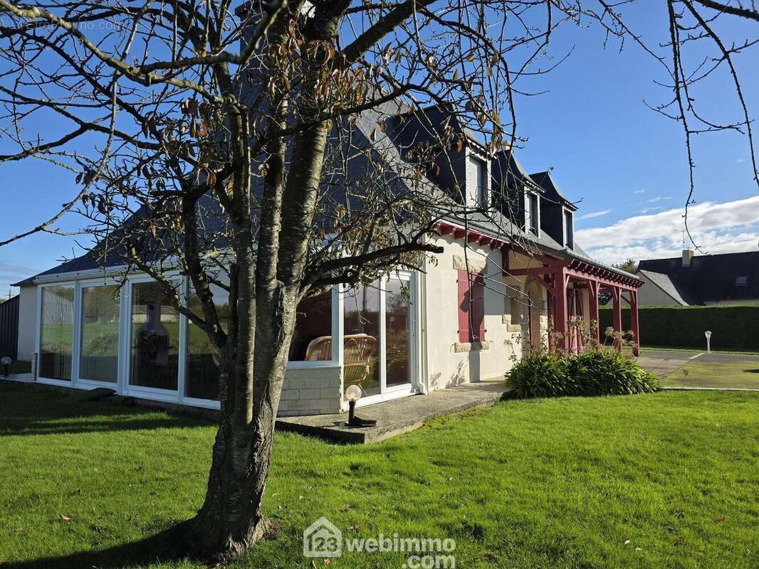 Maison à SAINT-CLET