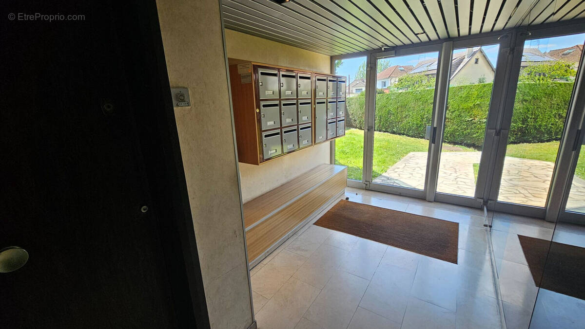 Commerce à SAINT-MAUR-DES-FOSSES