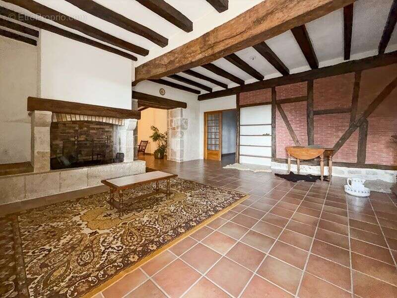 Maison à SAINTE-MERE