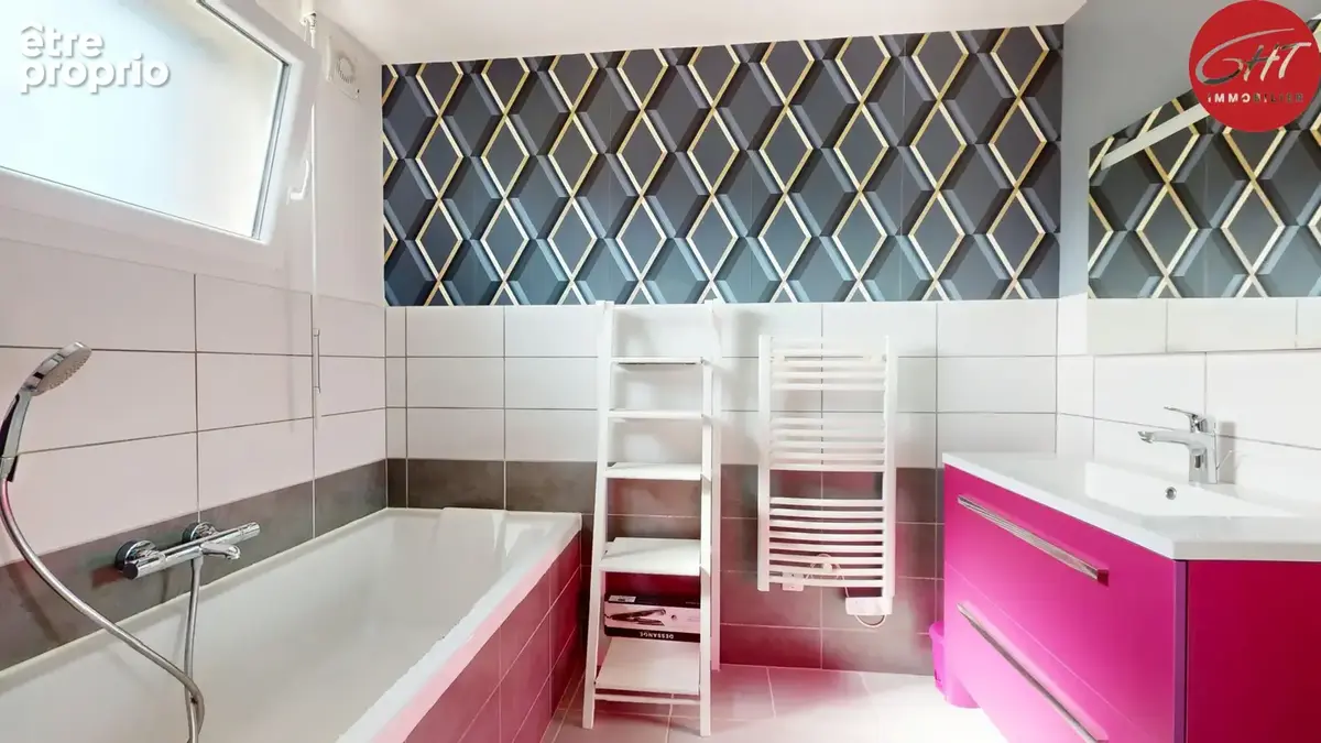 Maison familiale - 125 m2 - avec piscine - proche de Besançon - photo 14