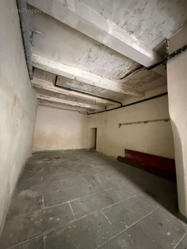 Garage , de 45m2 , Accès direct sur rue , proche du centre ville - photo 3
