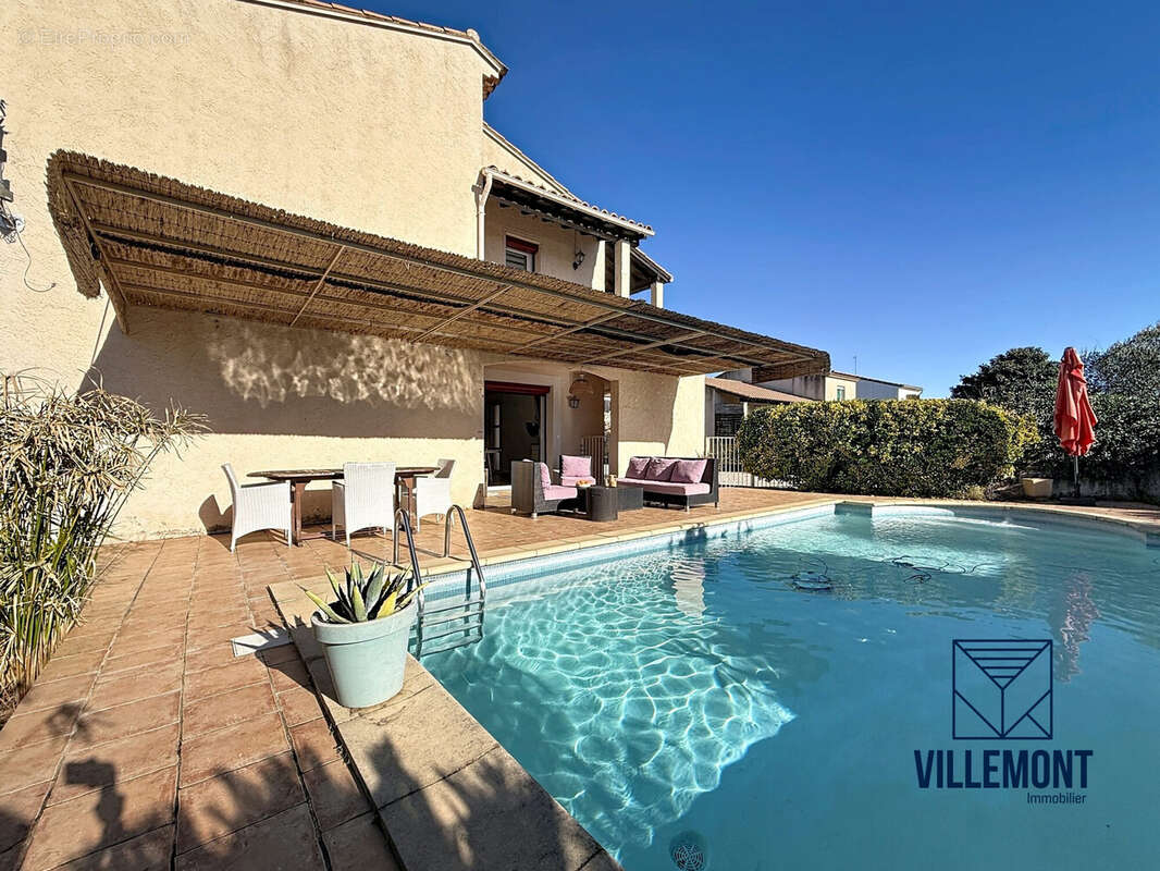 Côté piscine - Maison à LUNEL