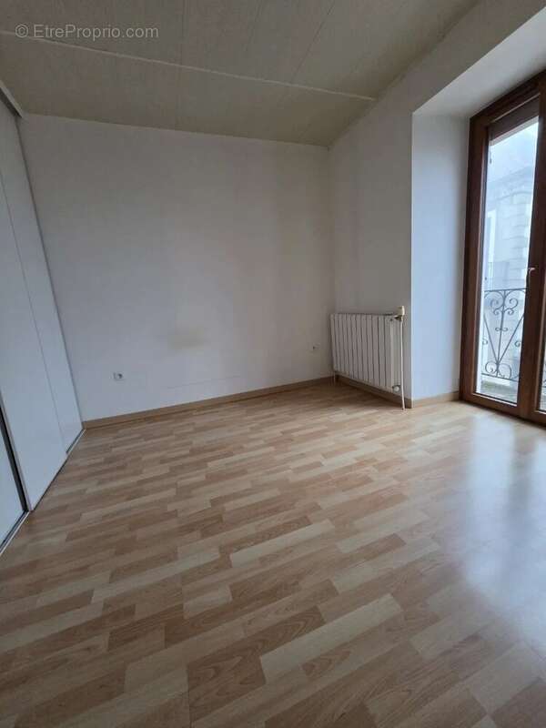 Maison à SAINT-MARTIN-DE-LA-CLUZE