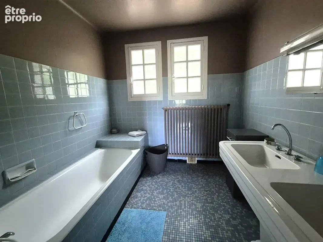 CORRÈZE. Proche d'ARGENTAT. Maison de campagne comprenant 4 chambres, une maison attenante à rénover, une dépendance et un terra - photo 14