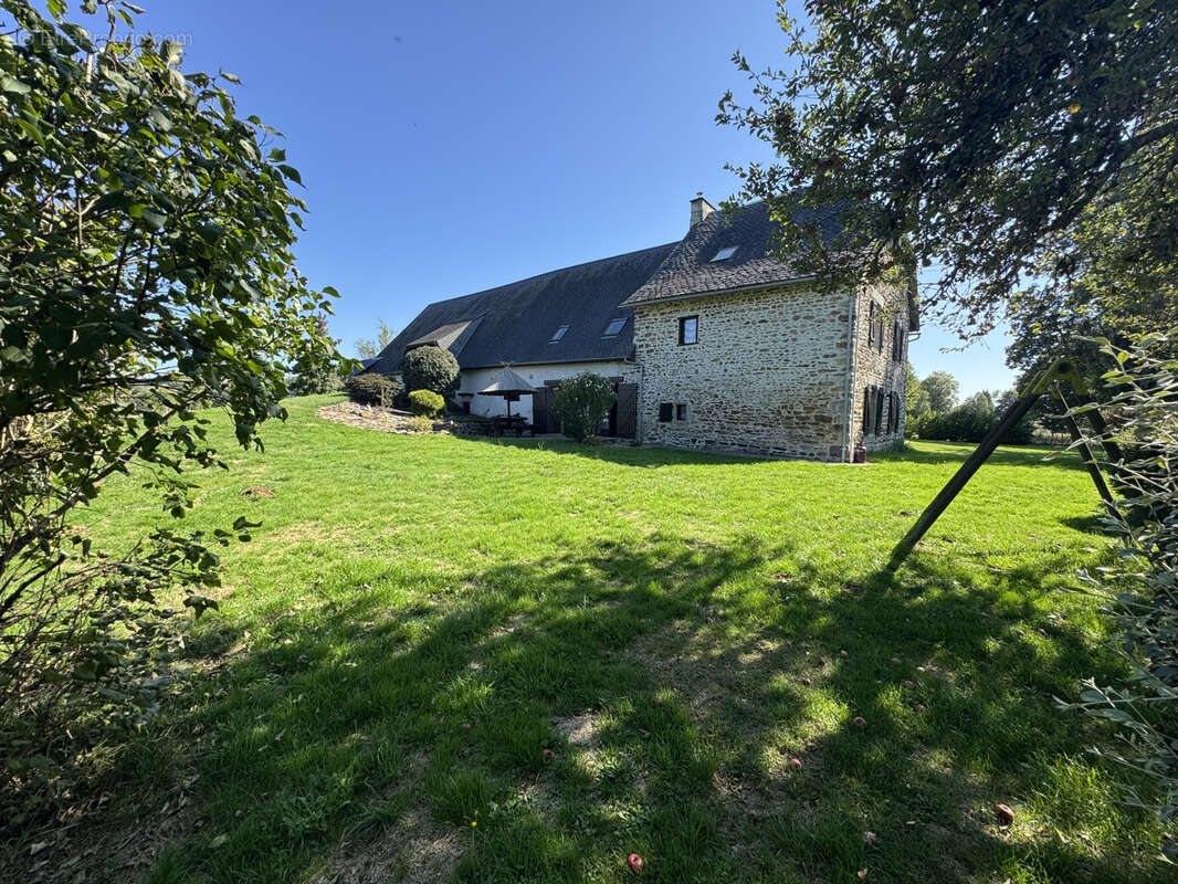 Maison à SAINT-ETIENNE-AUX-CLOS