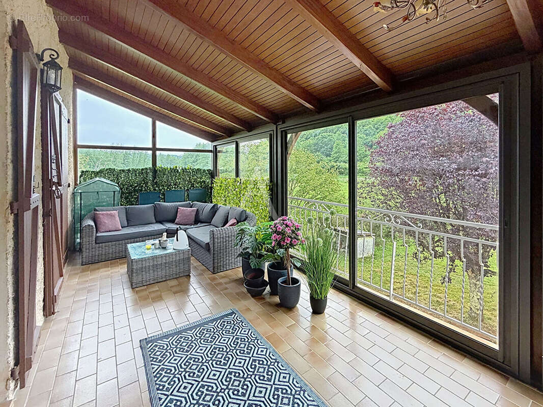 Belle maison de 250m² avec piscine dans environnement privilégié - photo 6