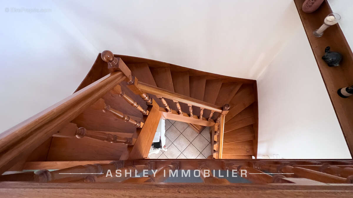 Exclusivité - à vendre 10 min de la rochelle  - maison familiale  5 chambres avec piscine et jardin2 - photo 11