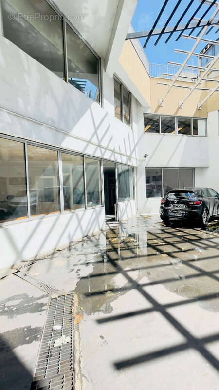 Commerce à COURBEVOIE