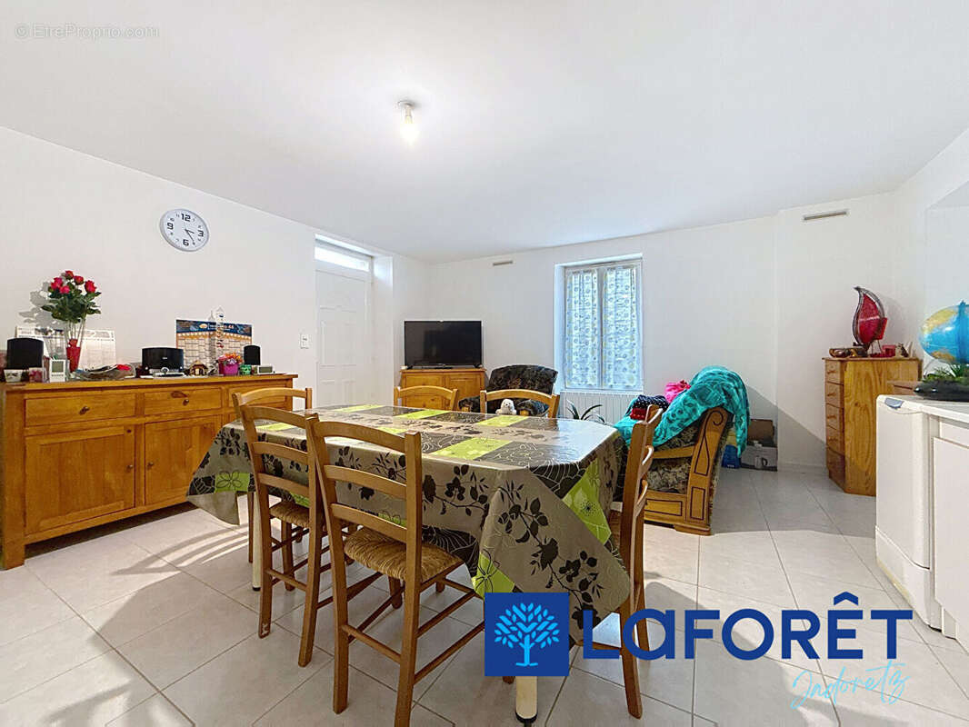 Appartement à CHEMERE