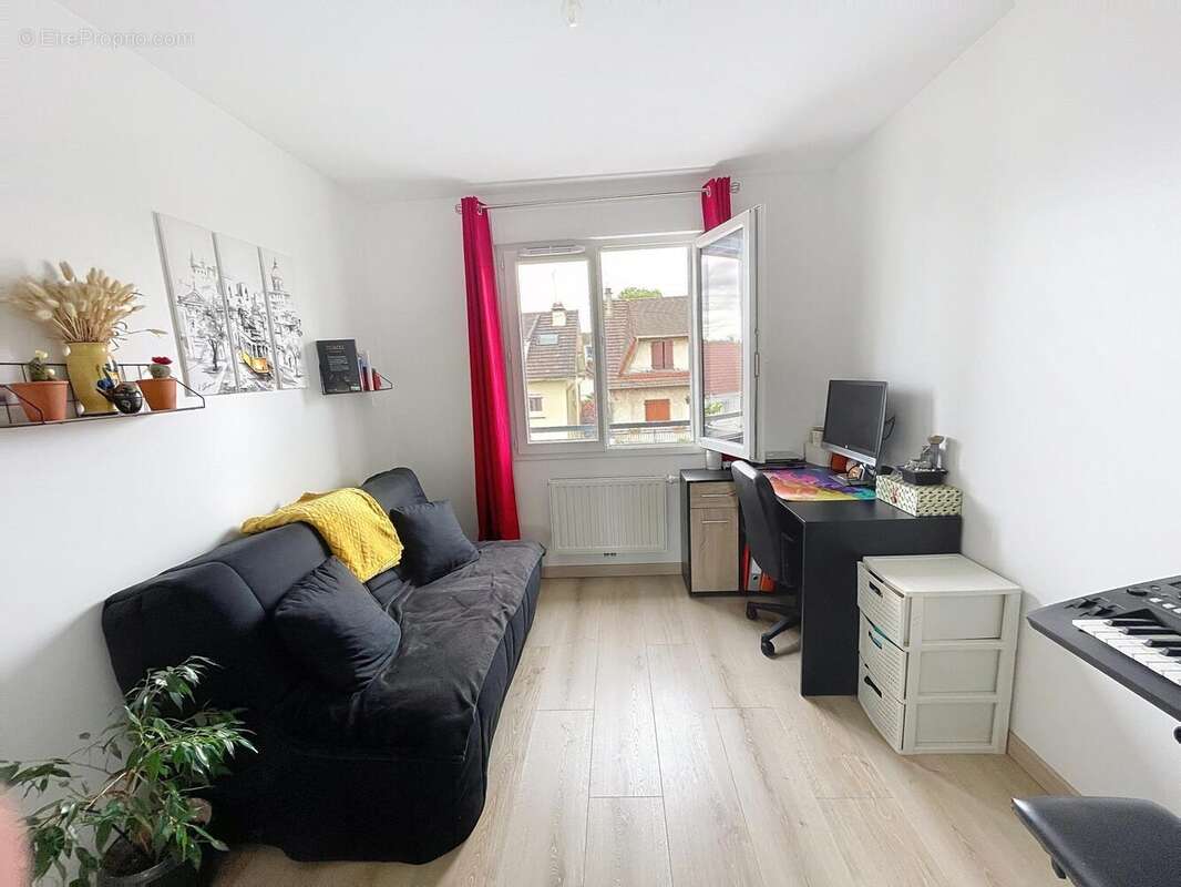 Maison 91 m² à Villeneuve-Le-Roi  - photo 7