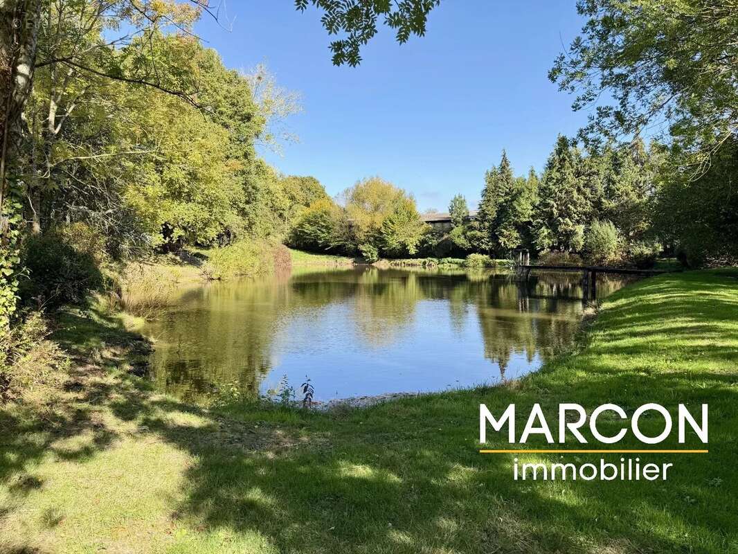 Maison à LA CELLE-DUNOISE