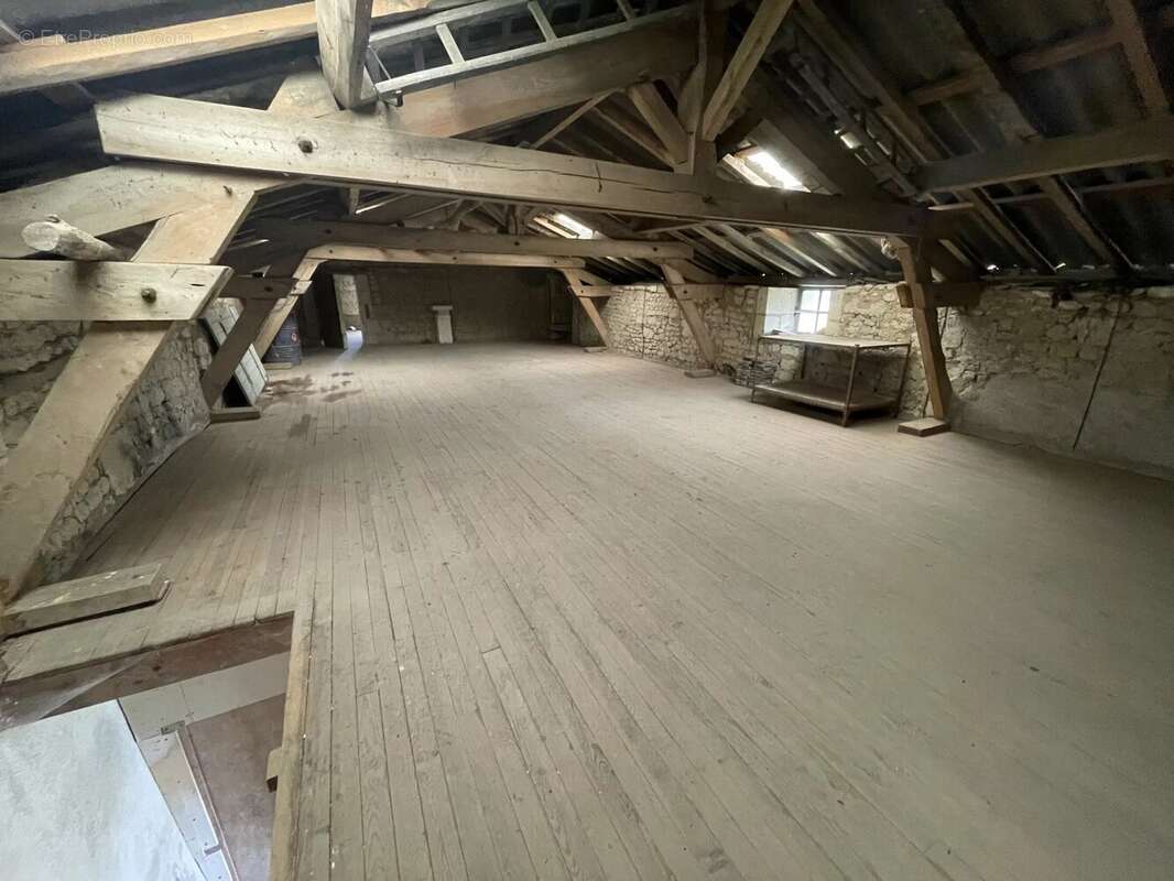 Maison de caractère à rénover – gros potentiel et grands projets ! - photo 18
