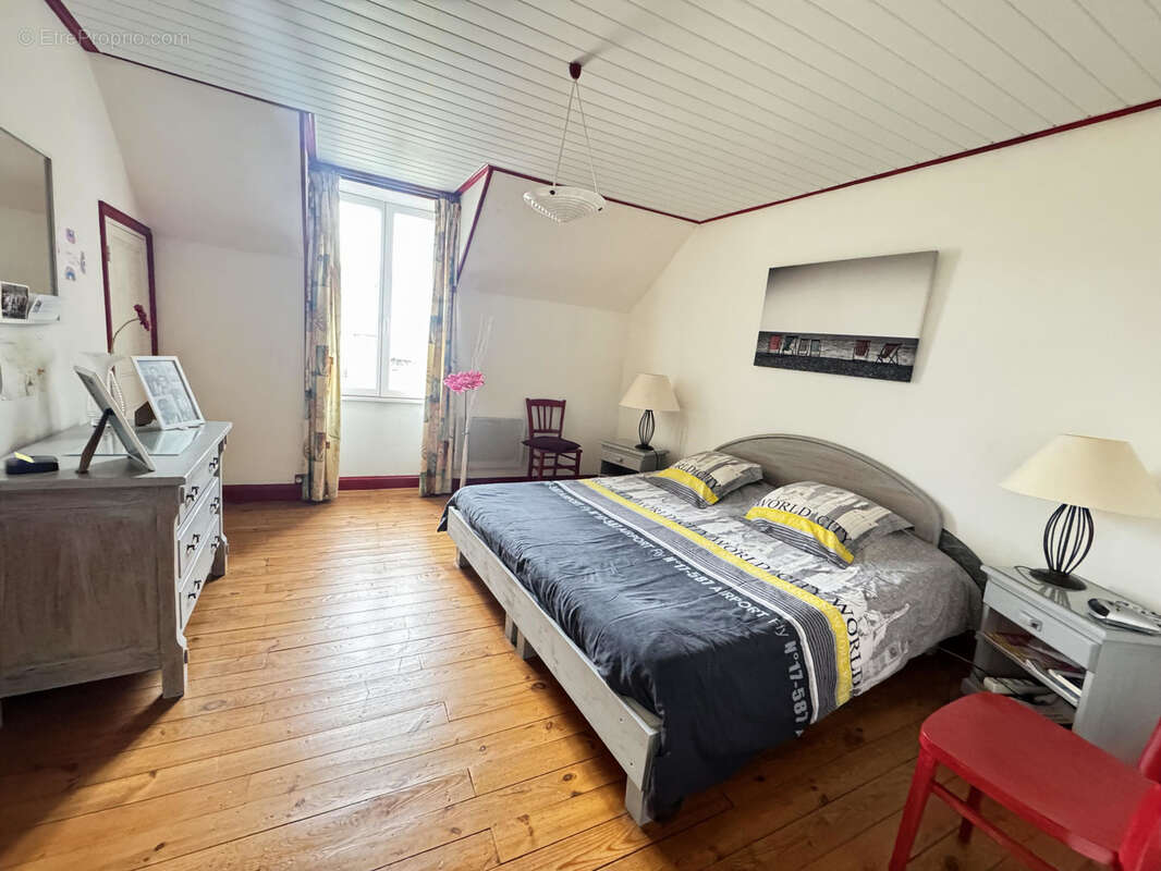 Maison à SAINT-BONNET-PRES-ORCIVAL