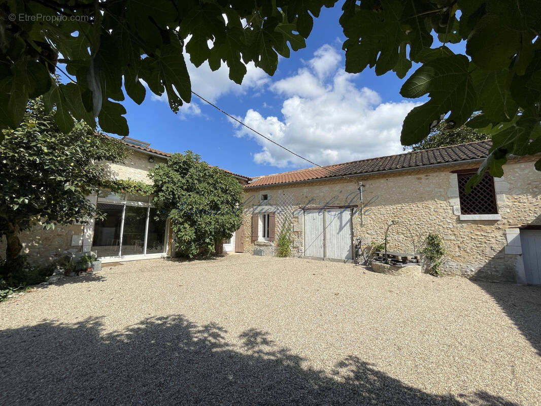 Maison à NEUVIC