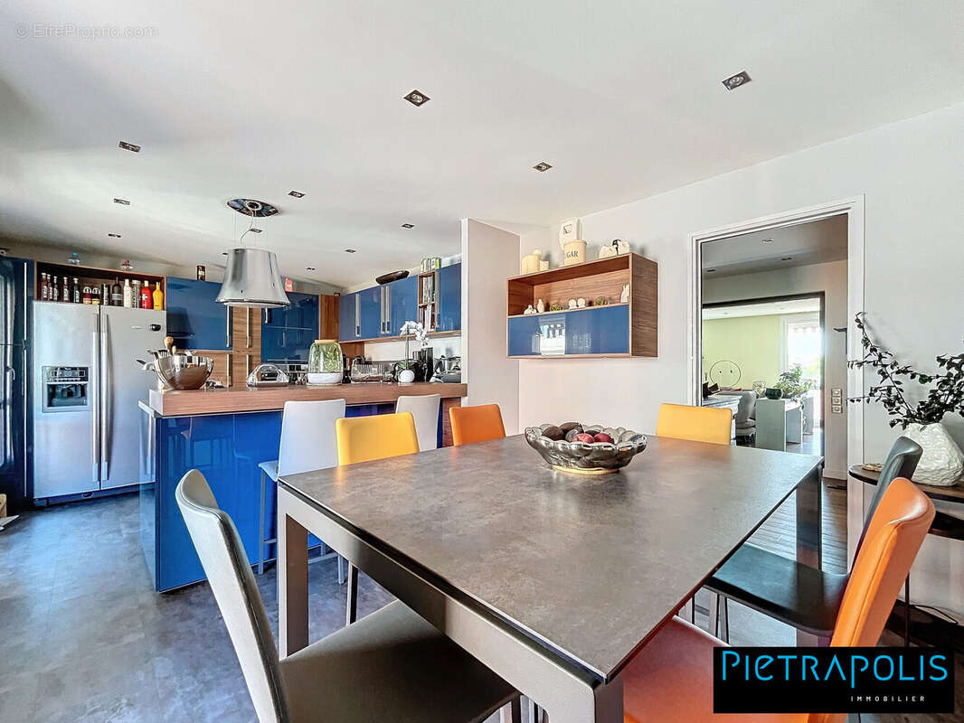 CUISINE/COIN REPAS - Appartement à LYON-7E