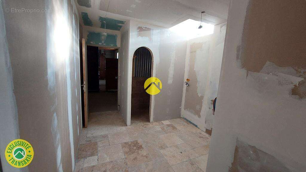 Commerce à RAVIERES