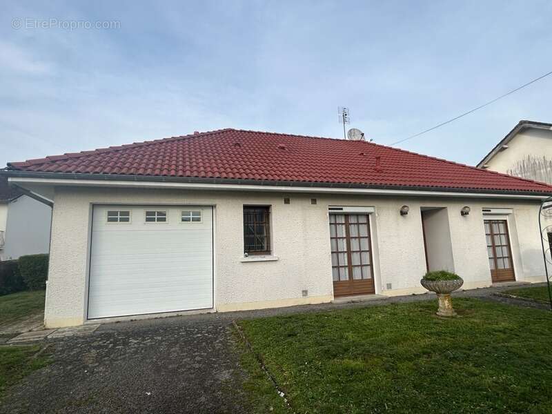 Maison à PEYRAT-DE-BELLAC