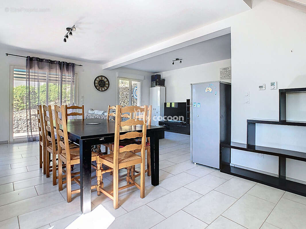 Maison - T5 -110 m² - photo 9