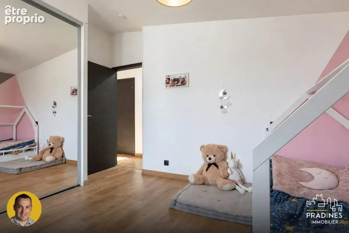 ? soucieu-en-jarrest : maison familiale rénovée de 221 m² - photo 13