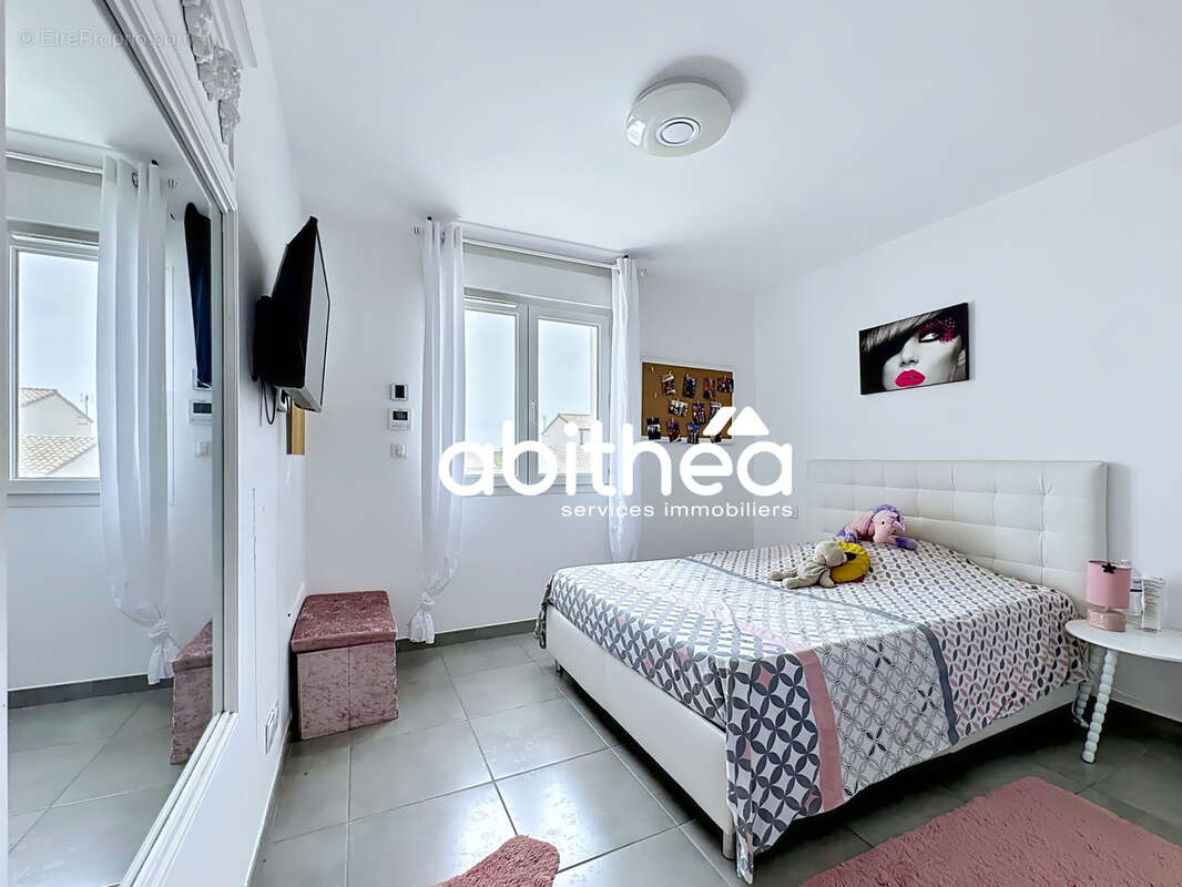 Villa 3 faces - 131 m2 - 4 chambres dont 1 au rdc - jardin piscine et garage - montblanc - photo 16