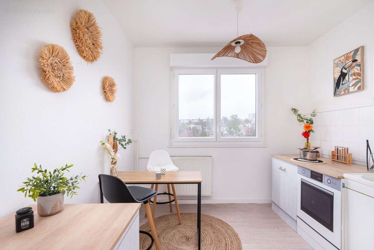 Appartement à DECINES-CHARPIEU