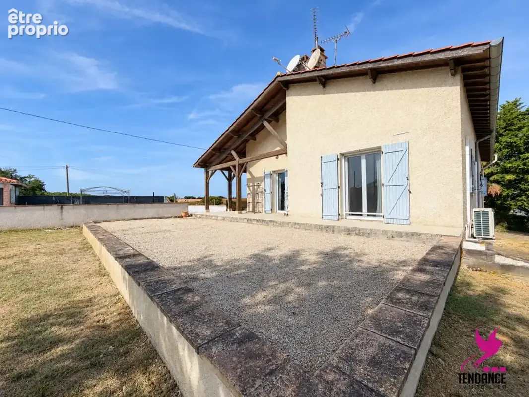 Maison familiale lumineuse avec piscine dans un environnement calme. - photo 20